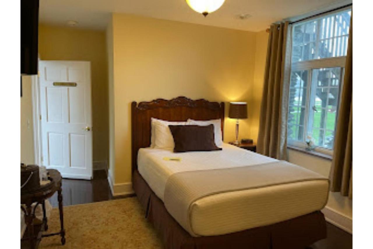 The Manor On Front Bed and Breakfast Harrisburg Kamer foto